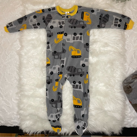 NWOT Bundle Of Two Zippered Fleece Onesies 24 Months Gerber & Carter’s - Picture 2 of 12